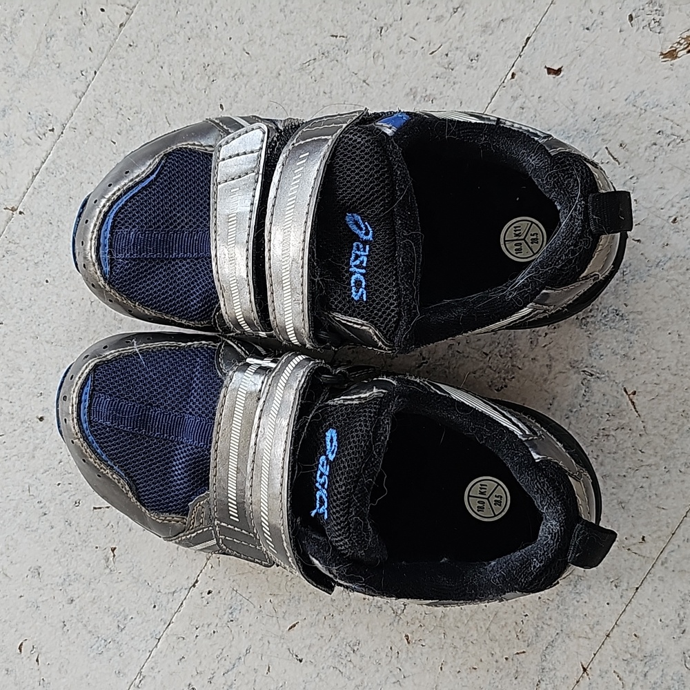 Asics boys running shoes